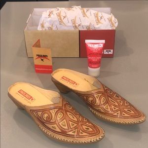 Pikolinos Leather mules NEW with box